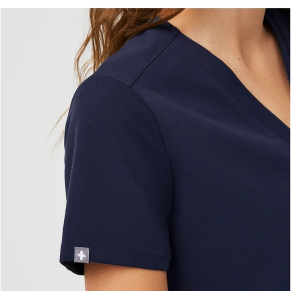 FIGS Classic Scrub Top, size XS - Picture 6 of 12